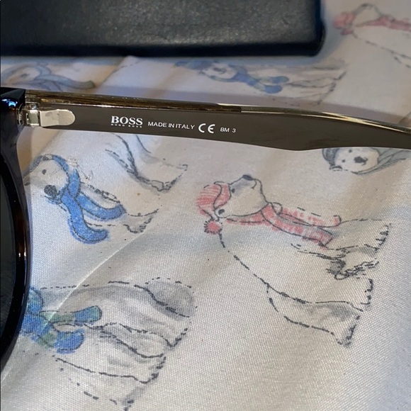 Sunglasses - Picture 4 of 4